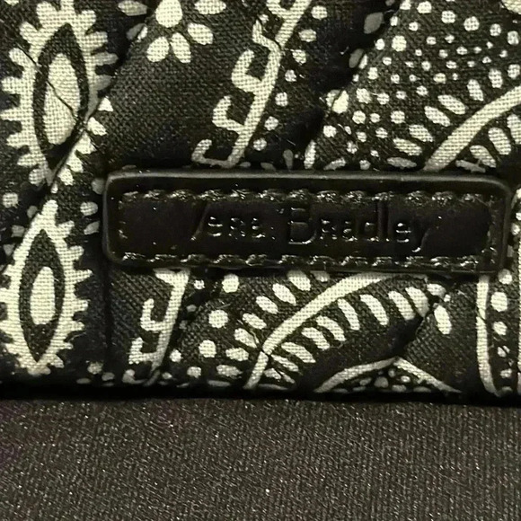 Vera Bradley Wristlet with RFID Protection (NWT) - Picture 5 of 9